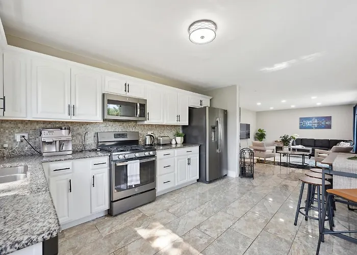 Charming Contemporary Family Holiday home Glenview