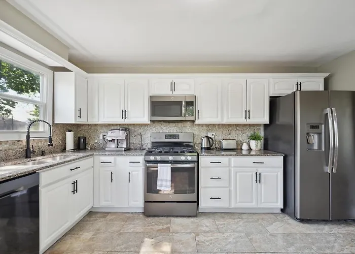 Holiday home Charming Contemporary Family Glenview